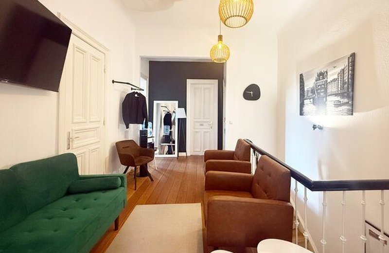 Stilvolle, helle Behandlungsräume für Physiotherapie, Osteopathie & Heilberufe - Image 8