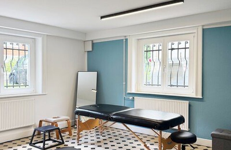 Stilvolle, helle Behandlungsräume für Physiotherapie, Osteopathie & Heilberufe - Image 5
