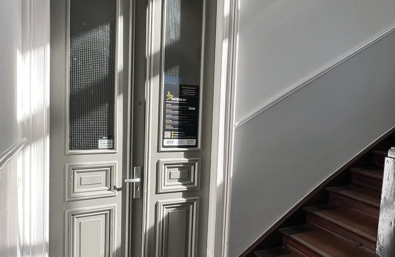 Stilvolle, helle Behandlungsräume für Physiotherapie, Osteopathie & Heilberufe - Bild 2
