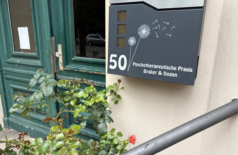 Schöneberger Psychotherapie Praxis bietet 25qm Praxisraum Mi+Fr - Image 1