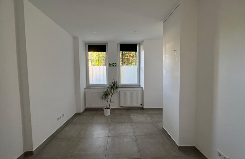 Hochwertige, helle Gewerbeeinheit mit 4 Räumen in  zentrale Lage Stuttgart - Bild 2