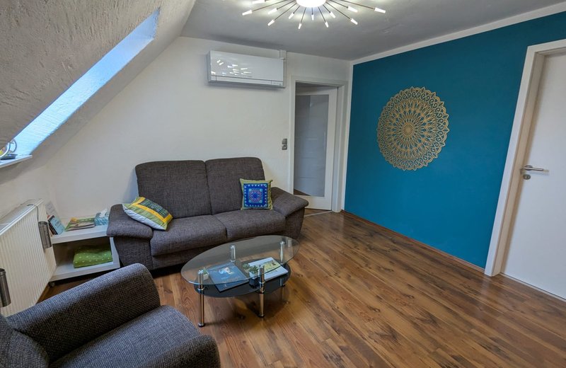 Heller Praxisraum (renoviert, klimatisiert) in Erlangen Häusling zu vermieten - Image 1