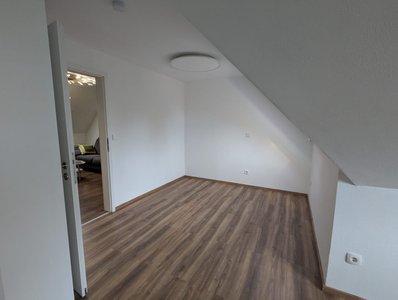 Heller Praxisraum (renoviert, klimatisiert) in Erlangen Häusling zu vermieten - Bild 2
