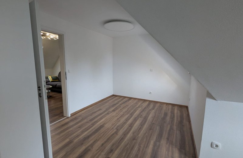 Heller Praxisraum (renoviert, klimatisiert) in Erlangen Häusling zu vermieten - Image 2