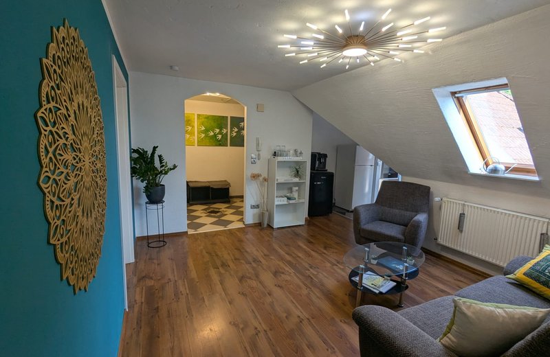 Heller Praxisraum (renoviert, klimatisiert) in Erlangen Häusling zu vermieten - Image 3
