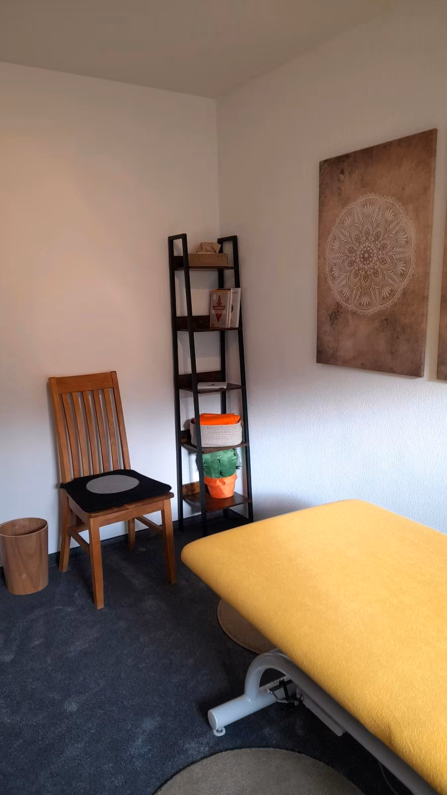 Praxisraum möbliert für ca. 1 Jahr zu mieten Physio, Hebamme, etc. - Bild 1