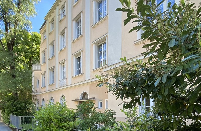 Zentral gelegener Praxisraum im Altbau  – freitags zur Miete - Image 1