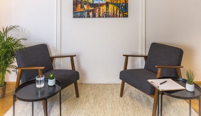 Zentral gelegener Praxisraum im Altbau  – freitags zur Miete - Bild 2