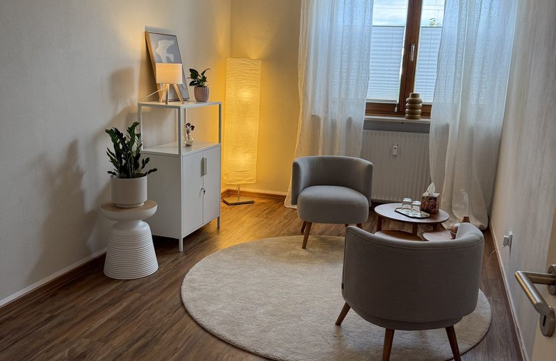 Therapieraum in Praxisgemeinschaft | KORPUS 8 – Studio für Aufrichtung & Balance | Gilching - Image 4