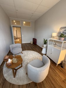 Therapieraum in Praxisgemeinschaft | KORPUS 8 – Studio für Aufrichtung & Balance | Gilching - Bild 3