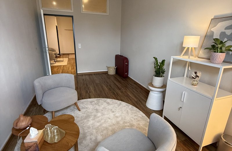 Therapieraum in Praxisgemeinschaft | KORPUS 8 – Studio für Aufrichtung & Balance | Gilching - Image 3