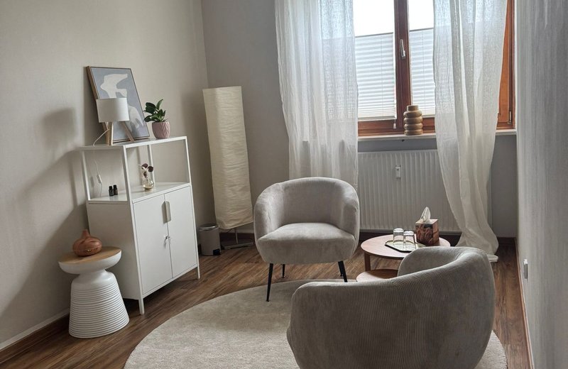 Therapieraum in Praxisgemeinschaft | KORPUS 8 – Studio für Aufrichtung & Balance | Gilching - Image 7